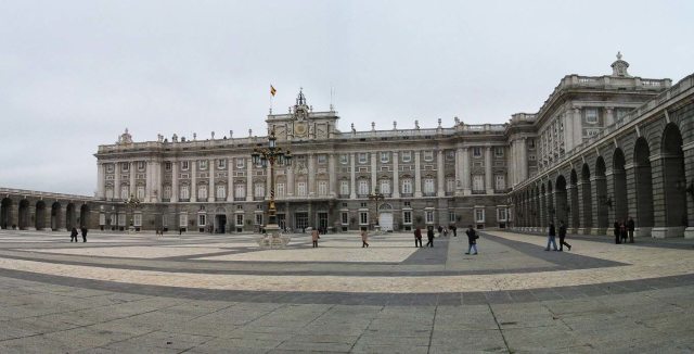 [Madrid_kuninkaanpalatsi.jpg]
