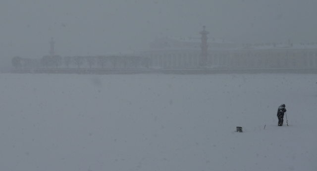 [a-lonely-ice-fisher-on-the-neva_4427489316_o.jpg]