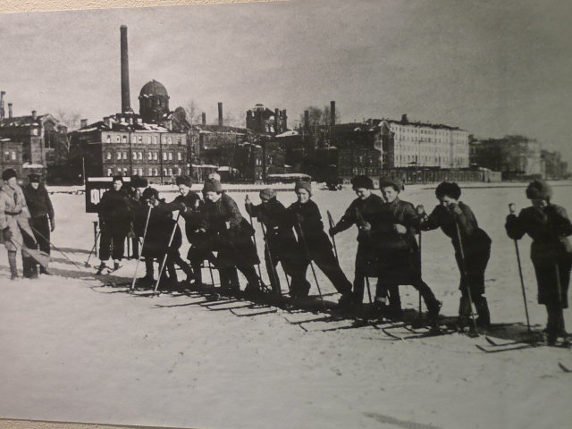 [ladies-skiing-competition-on-river-neva-during-the-blockade_4425394246_o.jpg]